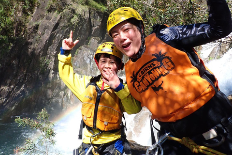 Cairns: Tour d&#039;avventura Crystals &amp; Behana - Canyoning a CairnsEsperienza nella foresta pluviale delle cascate di Cairns Giornata intera avanzata