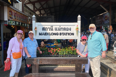 Bangkok: Railway Market & Floating Market Private Tour