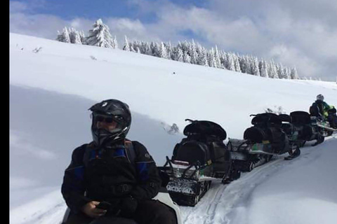 Excursión de Aventura en Motos de Nieve por los Cárpatos