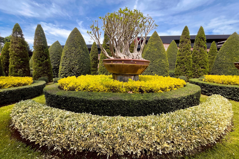 Private Nong Nooch Garden Tour: Lunch, shows & Dinosaurs