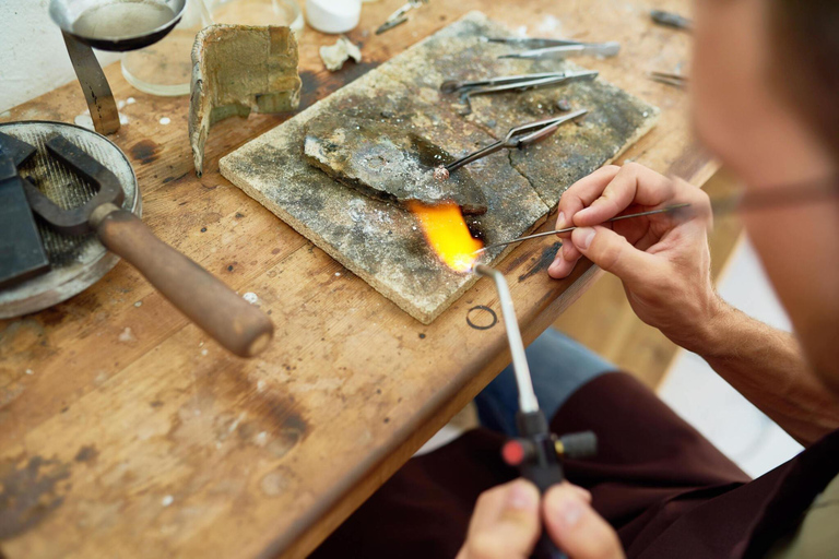 Creëer je zilveren meesterwerk: Bali&#039;s Kunst WorkshopUbud Zilver Klasse: WAYAN SILVER - Met Trefpunt