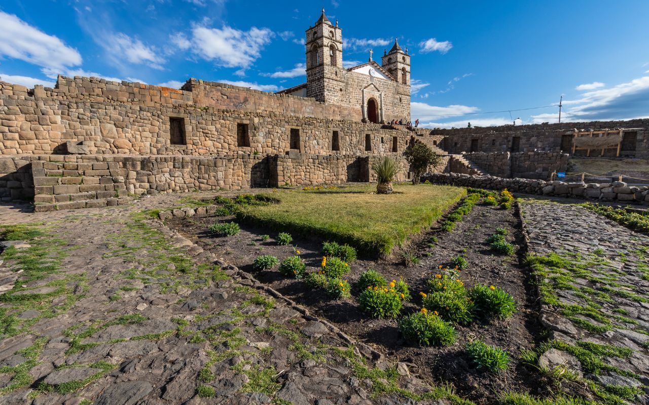 Von Ayacucho aus: Ausflug nach Vilcashuamán, zur Pumacocha-Lagune und zu den Puyas de Raimondi