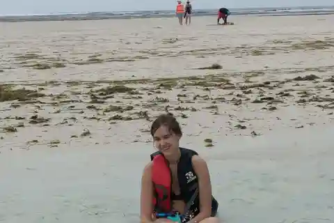 Diani Beach: Glass Bottom Boat, Snorkeling & Sun Bank Tour