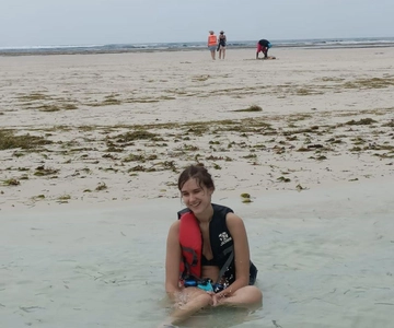 Diani Beach: Glass Bottom Boat, Snorkeling & Sun Bank Tour