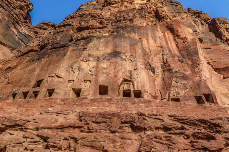 Descubra tumbas notáveis em Dadan e Jabal Ikmah