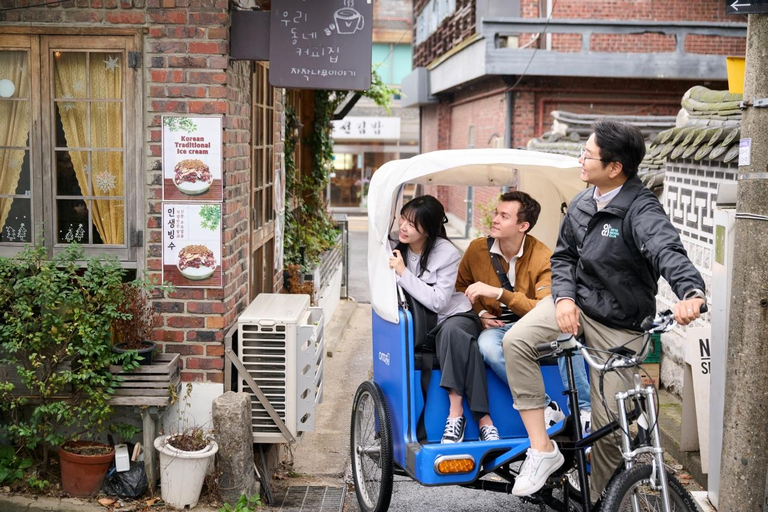 Seul: tour di Bukchon in risciò con snack e voucherSeul: tour in risciò a pedali a Bukchon con snack e voucher