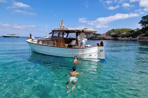 Ibiza: One day excursion on a traditional Ibiza boat (Lunes)