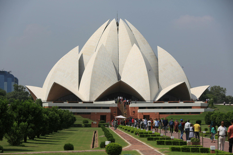 Depuis l&#039;aéroport de Delhi : Visite guidée de l&#039;ancienne et de la nouvelle Delhi pendant l&#039;escaleVisite privée de la ville avec voiture climatisée et guide privé, 4 heures