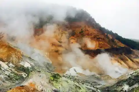 Hokkaido Noboribetsu Lake Toya Tour from Sapporo