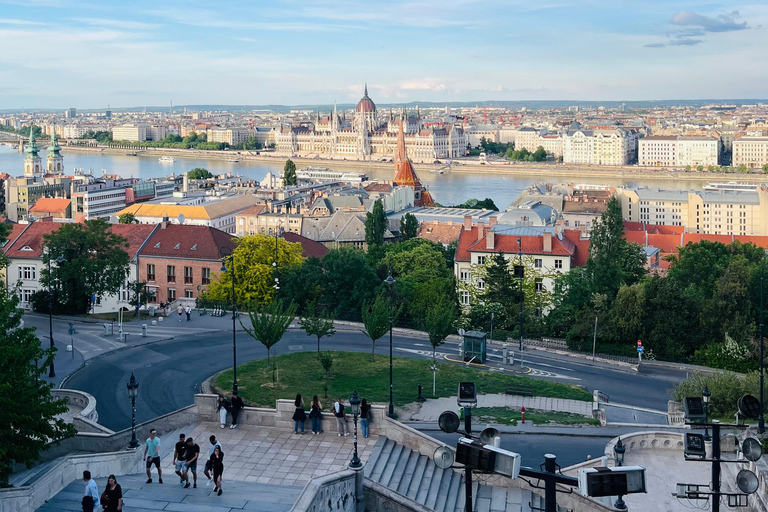 Budapest Highlights Walking Tour: Parliament to Buda Castle