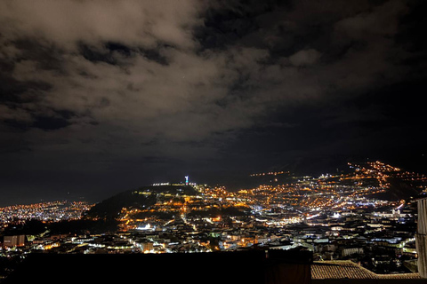 Quito: Rooftop Bar Crawl with Drinks and Club Entry