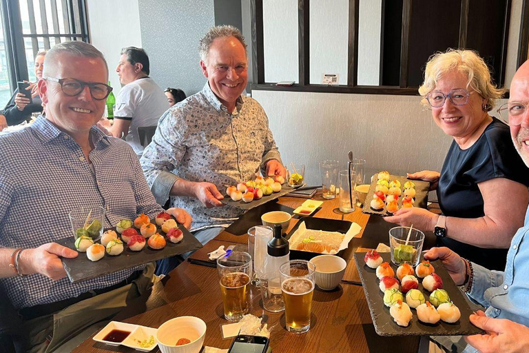 Maki och standard sushi i Tokyo Maki och standard sushi-tillverkningskurs i AsakusaTillverkning av sushi