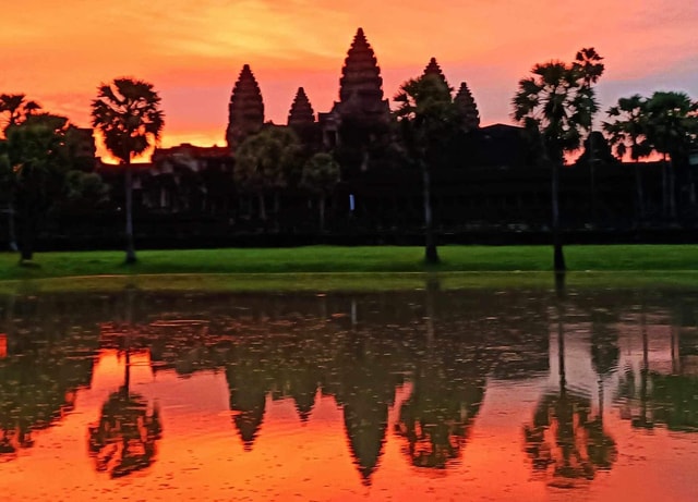 Siem Reap: Angkor Wat Sunrise Small-Group Guided Day Tour