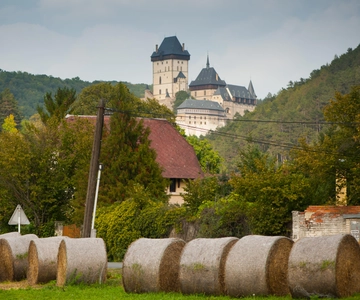 Coutryside e-bike tour to Karlstejn Castle