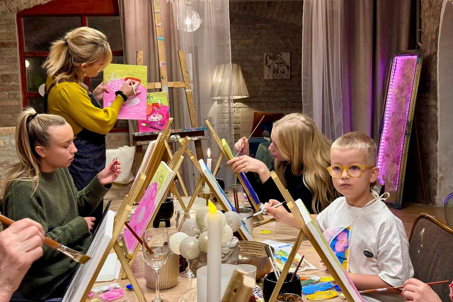 Budapest: Painting Workshop with Snacks and Wine