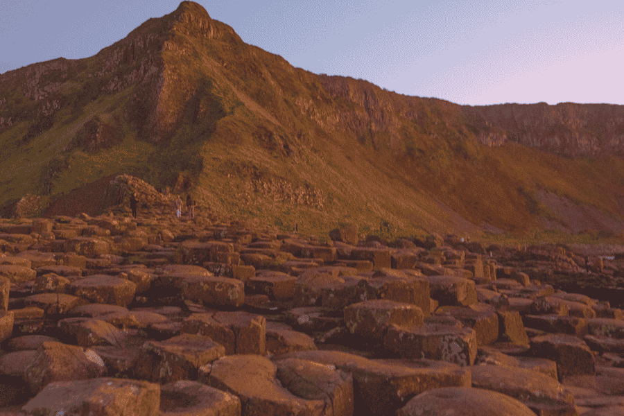 Von Dublin aus: Giant's Causeway, Dark Hedge & Belfast Tour. Foto: GetYourGuide Von Dublin aus: Giant's Causeway, Dark Hedge & Belfast Tour. Foto: GetYourGuide