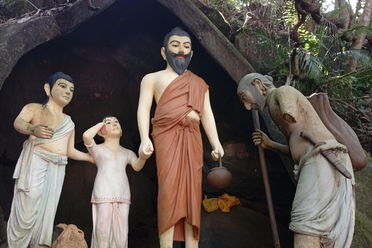 Kandy: Full-Day Tuk-Tuk Tour with Temples & Gardens by Local