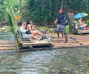 Montego Bay Bamboo River Rafting, almoço e massagem nos pés