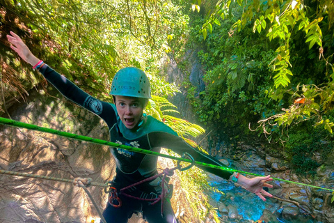 Baños de Agua Santa: Canyoning extremo em Cashaurco