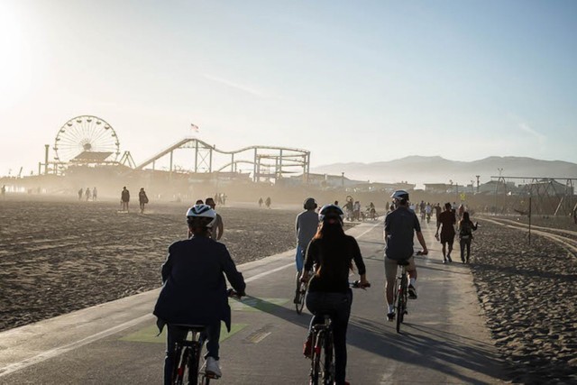 Visit Santa Monica Full Day Bike Rental in Santa Monica Beach