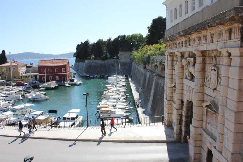 Zadar: Wycieczka z przewodnikiem na hulajnodze elektrycznej
