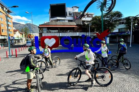 QUITO: un'intera giornata di tour in bicicletta, cibo, cultura e storia