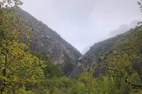 Excursão de meio dia ao teleférico de Dajti e à cachoeira Shengjergj