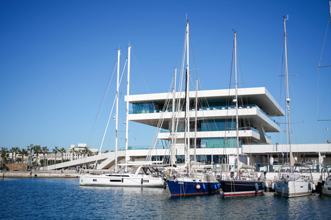 Valencia: Catamaran PartybootValencia: bootfeest met lunch