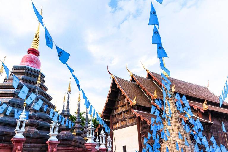 Chiang Mai: Old City Walking Tour with Temples & History Small Group Without Entry Fees
