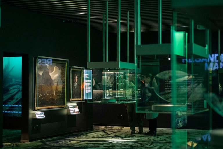 Estocolmo: Museo Vasa, Vrak y tour guiado en barco por los canalesEstocolmo: Museo Vasa, Vrak y tour en barco por los canales con guía