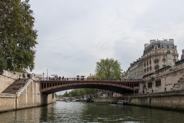 Paris: Private Seine River Cruise Paris: Private Seine River Cruise with Guide