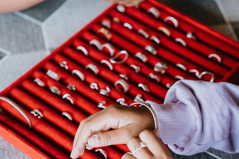 Uluwatu: Aula e workshop de prata Krisna