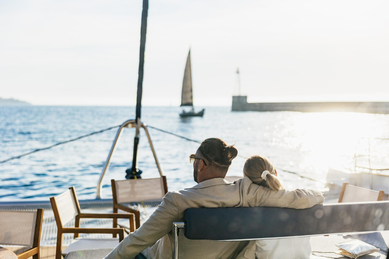 Marseille : Le Coucher de Soleil en Catamaran en Baie de Marseille