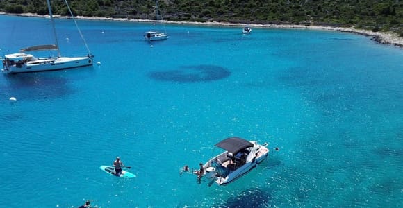 Vodice: Private Bootstour mit Skipper und Schnorchelausrüstung