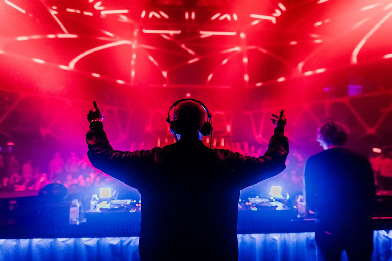 Las Vegas: Night Out at Clubs with Free Drinks and Party Bus Latin Club Crawl