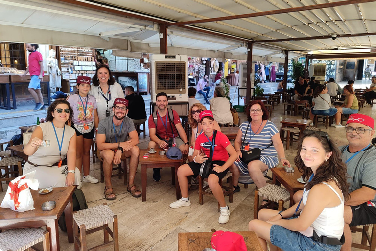 Från İzmirs hamn : İzmir stadsvandring - Izmirs färgerFrån Izmirs hamn: Izmir City Tour - Colors of Izmir