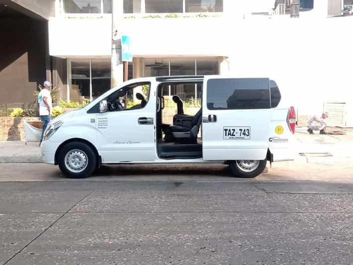 Cartagena: Transfer by van to all hotels in Cartagena