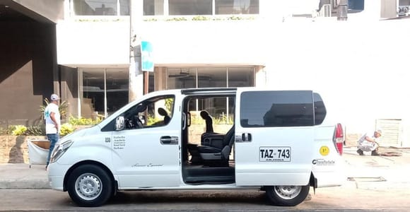 Cartagena: Transfer by van to all hotels in Cartagena