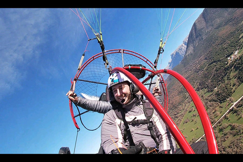 Gleitschirmfliegen mit dem Motorschirm in Kerkyra
