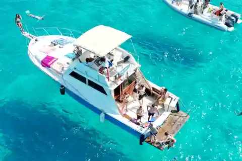 Da Trapani: Tour in barca di Favignana e Levanzo con tappe