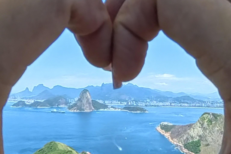 Niterói: Tandem Paragliding Flight with Luciano Miranda – No prior training required. Niterói: Tandem Paragliding Flight with Luciano Miranda – No Training Required
