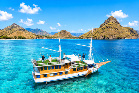 Labuan Bajo: 3-Day Komodo Sailing Ocean View Cabin All Fees Standard Boat | Sharing Room Ocean View | Tiket not Included