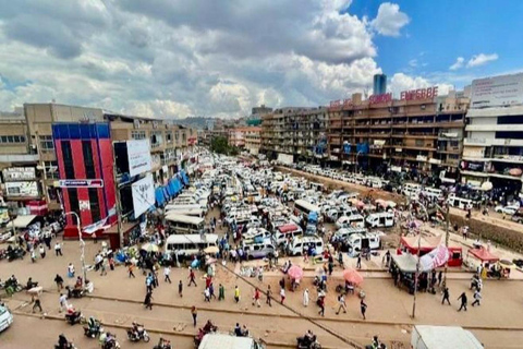 Kampala: Guided Walking Tour with Local Food Buffet