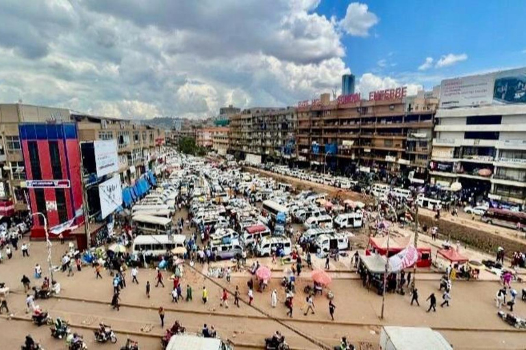 Kampala: Guided Walking Tour with Local Food Buffet