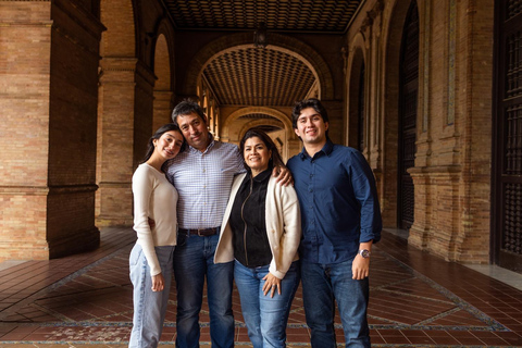Seville: Professional Photoshoot at Plaza de España Premium 2 Locations 45 Mins | 45 Photos