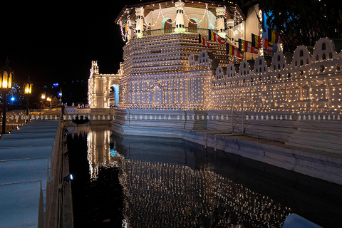 Kandy: Traditional Kandyan Dance Show & Cultural Evening