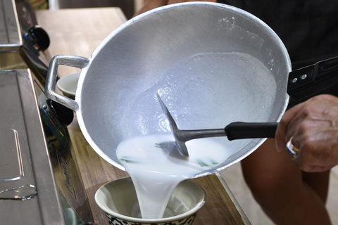 Sathon: Hands-on Thai Cooking Class & Market Tour in Bangkok