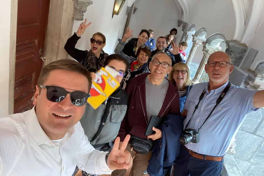 Von Lissabon nach Sintra, Pena & Regaleira: geführte Tour für 8 Personen. Foto: GetYourGuide Von Lissabon nach Sintra, Pena & Regaleira: geführte Tour für 8 Personen. Foto: GetYourGuide