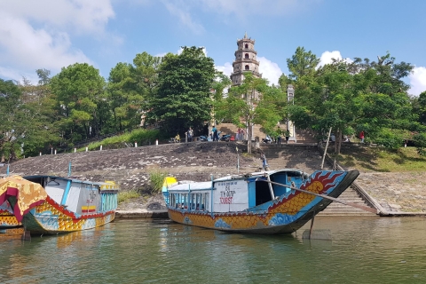 Visite d'une demi-journée à Hue en moto : Parc aquatique, encens et pagode