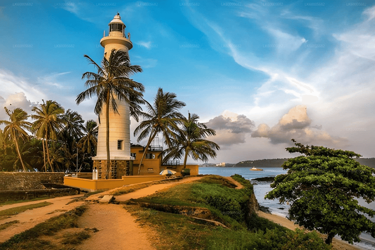 From Colombo: Private Transfer to Hambantota with Stops